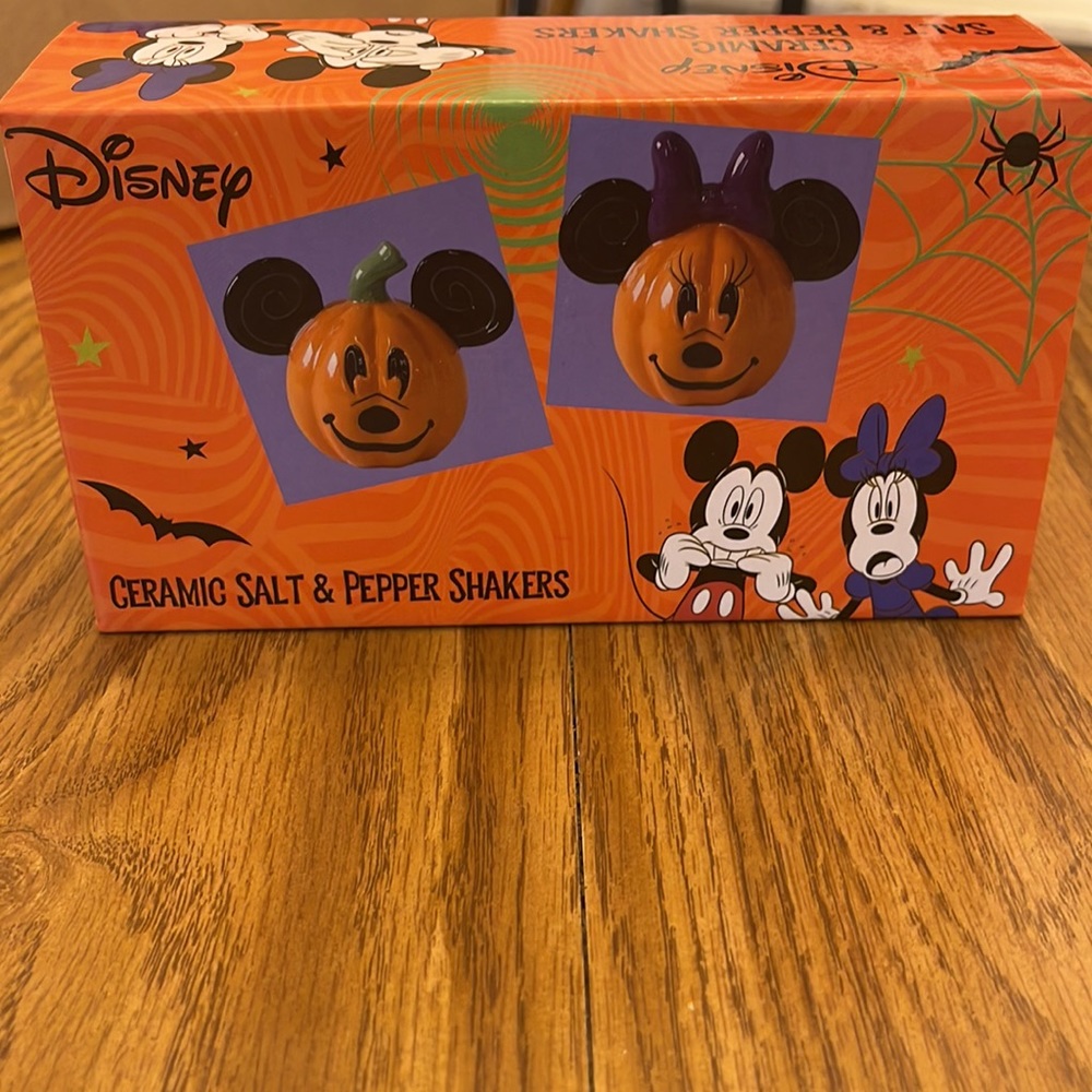 Disney Halloween Minnie and Mickey salt and pepper shaker’s - Picture 3 of 3